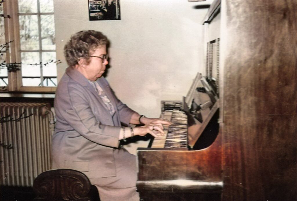 Dagmar Munch, foto fra ca. 1958. Digitalt farvelagt.
